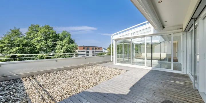 Licht und Komfort in perfekter Harmonie im Attikageschoss