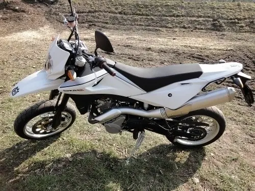 husqvarna 630 SM a vendre à Chene-Bourg