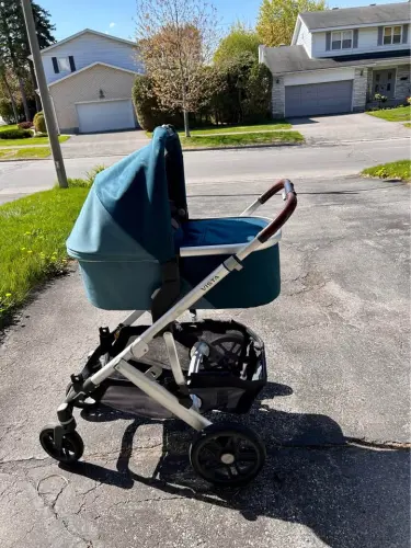 Uppababy Vista V2, nacelle, siège vibrant et adaptateurs à Bäretswil
