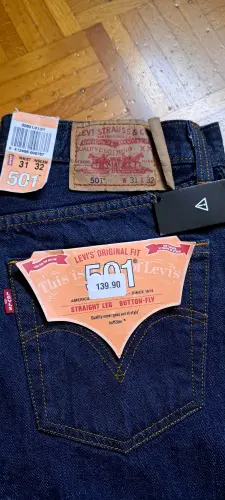 Jeans Levi's 501 regular fit, à braguette boutonnée à Lausanne
