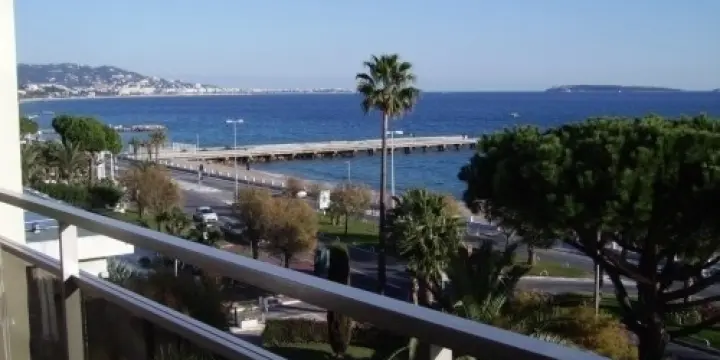  3 Pièces Front de mer Cannes- France