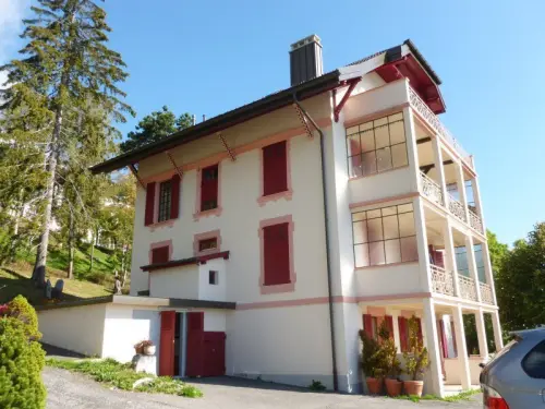 Appart. très ensoleillé 4.5p plein sud avec balcon et vue fantastique à Leysin