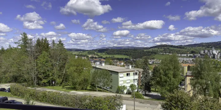 AU POINT-DU-JOUR, LA VILLE S'ÉVEILLE SOUS VOS YEUX