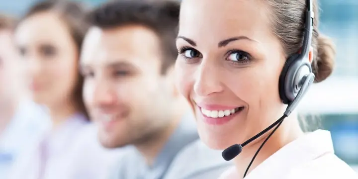 Le spécialiste de travail avec les clients