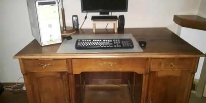 A vendre bureau + lampe