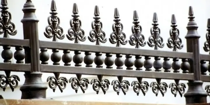 Barrière en fer forgé