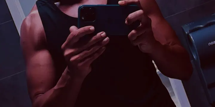 Homme discret pour massage