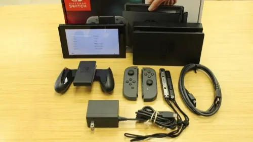 Nintendo Switch - 32GB Gray Console (with Gray Joy-Con) à geneve