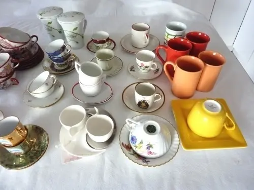 porcelaine - tasses et sous-tasses à Crissier