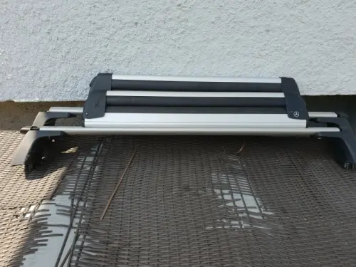 Support de base et porte-skis et snowboards Mercedes à Chêne-Bourg