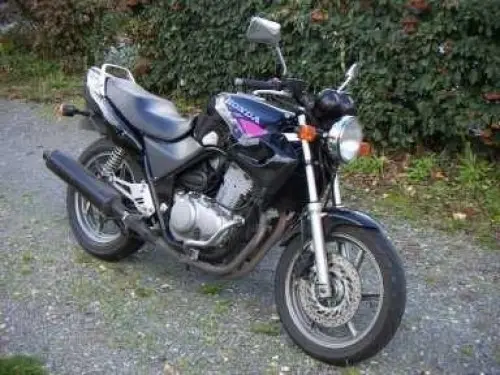 Moto Honda CB500 1996 à Chêne-Bourg