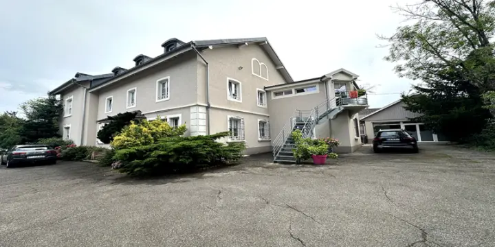 FRANCE – MAGNIFIQUE DEMEURE DE 17 P, AVEC PISCINE