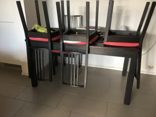 table et 4 chaises à Crassier