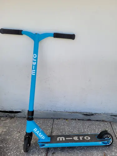 Trottinette Micro Ramp bleue à Genève