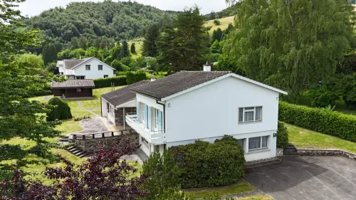 À Glovelier à vendre villa de 9.5 pièces sur une vaste parcelle