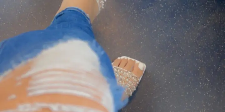 Je vend mes jolie pieds