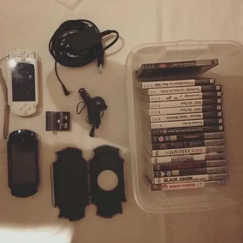 2x PSP + jeux + films + caméra