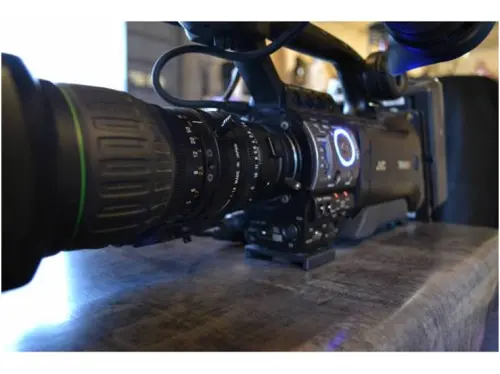 JVC GY-HM700 + accessoires à Zermett