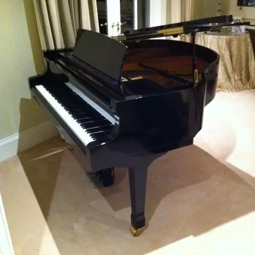 Petrof Baby Grand piano, 148cm, faite en à La Chaux-de-fonds