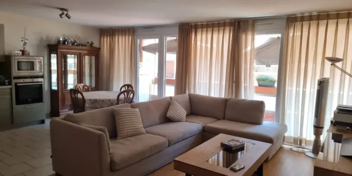 Magnifique 5 pièces sur la Rue de Carouge avec balcon