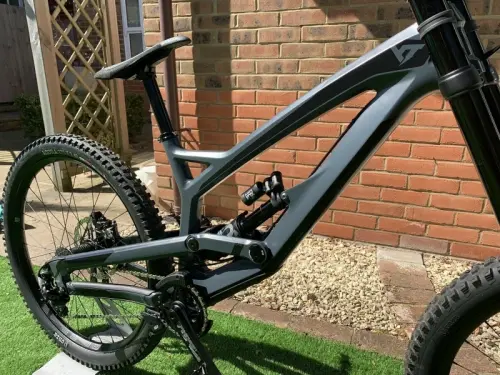 YT mar CF Descente VTT L Stealth Ridden ONCE à Zurich