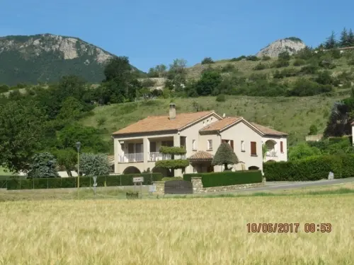 villa plein soleil avec vue. ( FRANCE) à sisteron