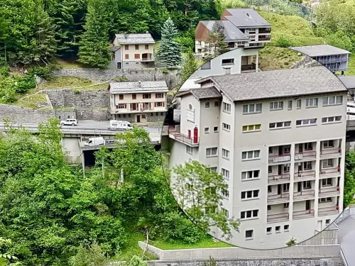Geschäfts- und Wohnhaus mit viel Potenzial an der Grenze à Gondo