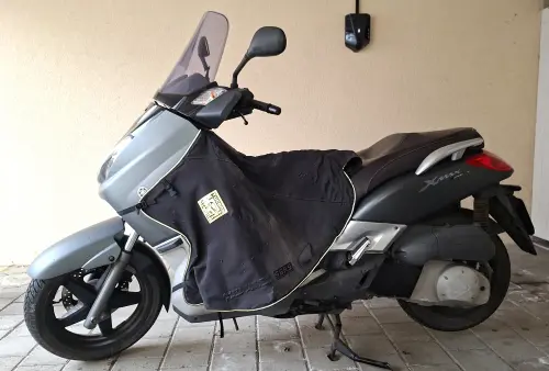 A vendre Scooter Yamaha X-MAX 250 gris à PLAN-LES-OUATES