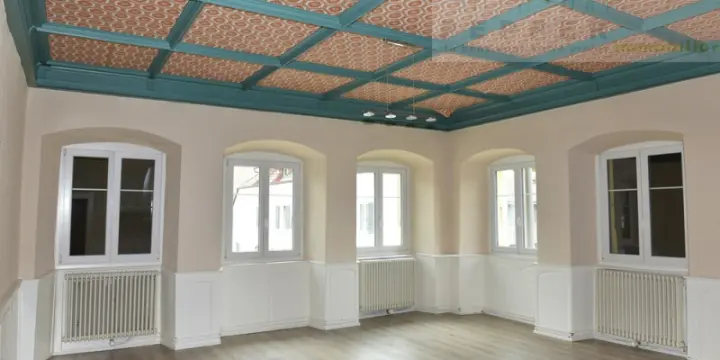 Imposant et spacieux immeuble avec un excellent potentiel à exploiter.