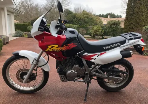 Honda NX 650 à VeVey