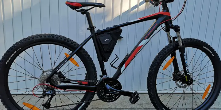 MTB 26" XCT SR SUNTOUR Californa et MTB 27,5" XCT SR SUNTOUR BLACKROCK et Siège velo enfantt