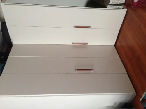 Armoire italienne en très bonne etat à Geneve
