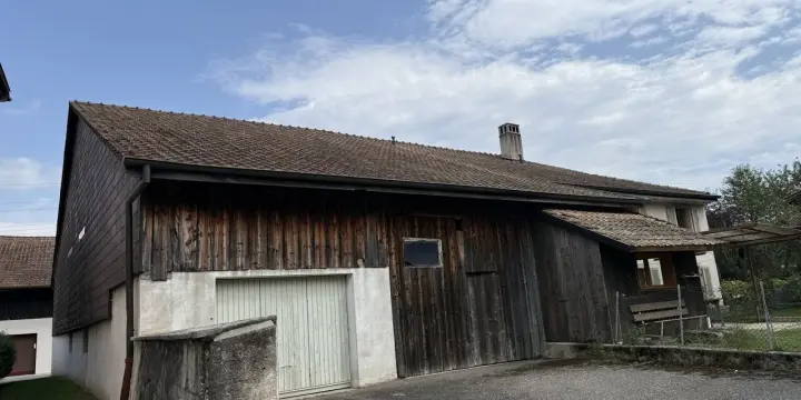 Située à Courfaivre maison de 2 appartements à vendre