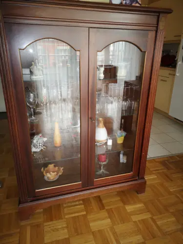 Meuble vitrine en bois massif de merisier à Renens