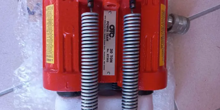 Verin hydraulique 30tonnes industriel/artisan "OTC PowerTeam" neuf.