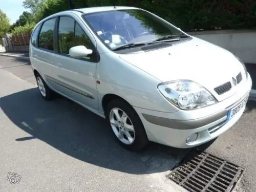 Renault scénic à chene-bourg