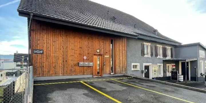 À vendre à Alle immeuble de 4 appartements et 1 restaurant