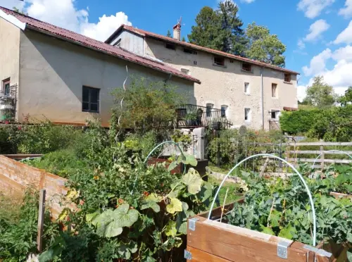 Ensemble immobilier avec gîtes – Haut-Jura, proche frontière suisse à Septmoncel