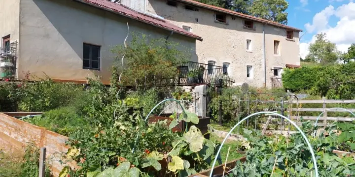 Ensemble immobilier avec gîtes – Haut-Jura, proche frontière suisse