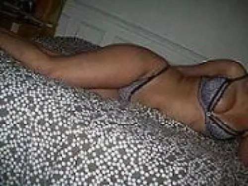 une jolie jeune escorte se déplace Paris à paris