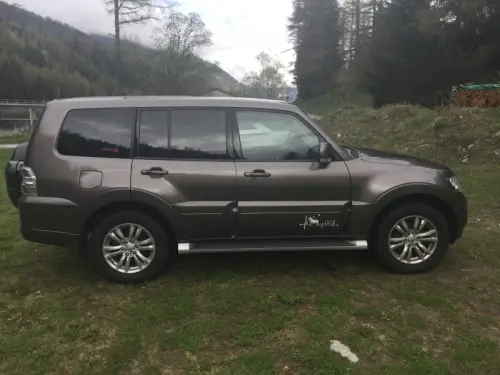 Mitsubishi Pajero 3.2 DID STYLE à Liddes