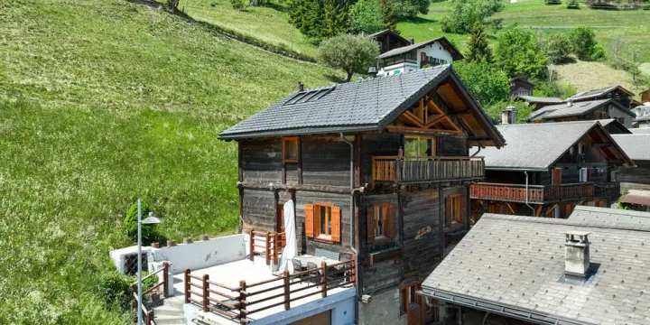 Chalet alpin avec studio indépendant et vue panoramique
