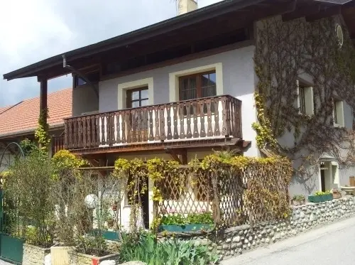 Charmante maison de village - frontalier à Usinens