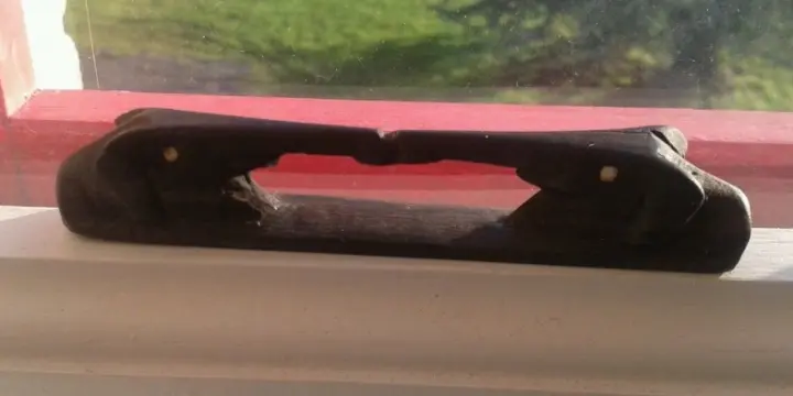 Jolie petite sculpture Couple d'éléphants en bois noir