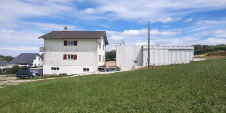Grande maison de 7 pièces et atelier/dépôt sur deux niveaux de  146 m2