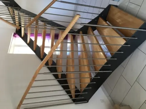 Escaliér dìnterieur hêtre massif à Sugiez
