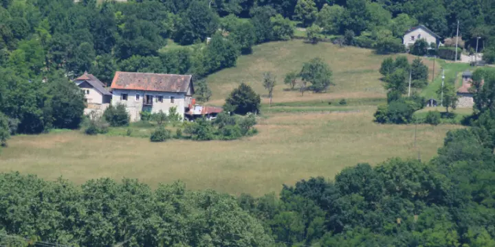 Grande Maison de Pierre à rénover, Terrain 3.7 ha