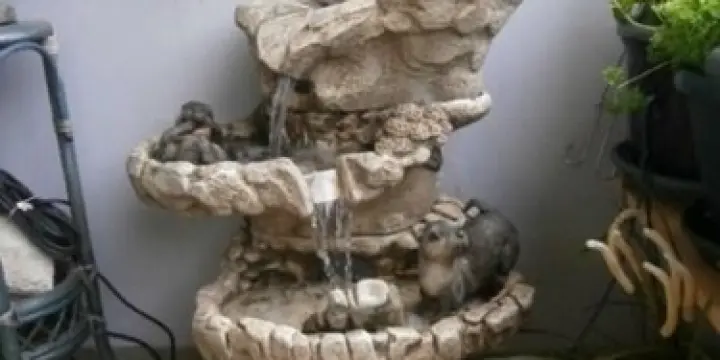 Fontaine d'eau jardin maison pierre reco