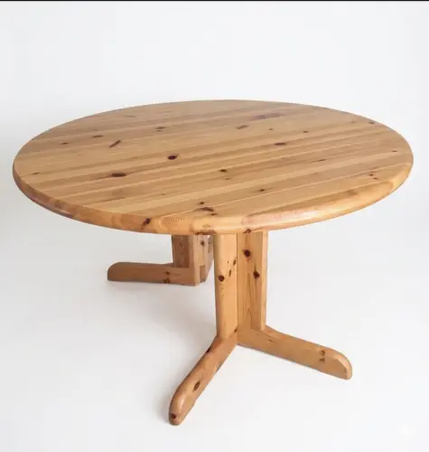 Table en pin massif à Lens