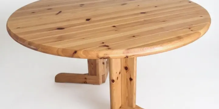 Table en pin massif